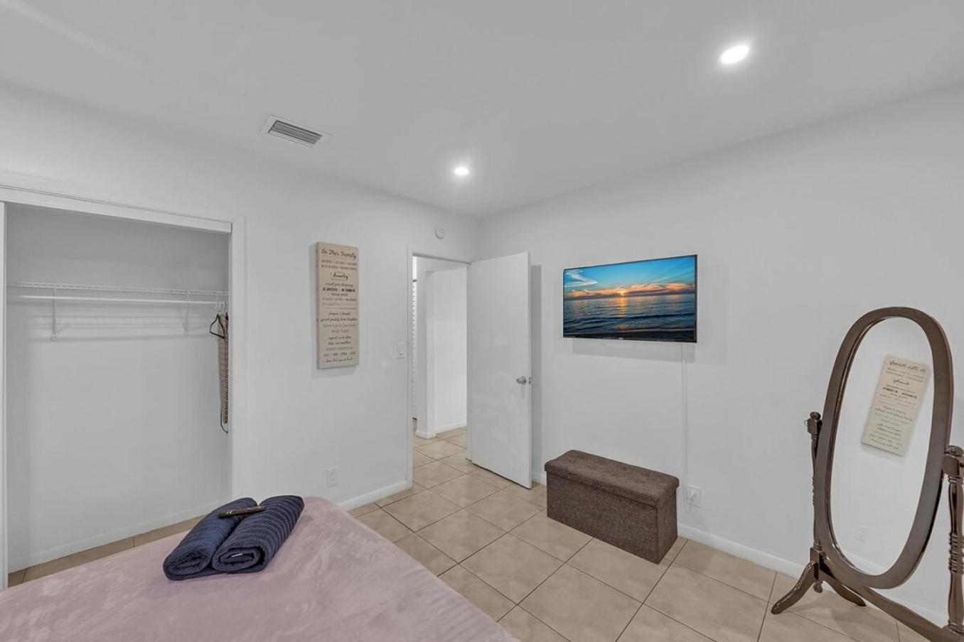 2 Bedroom House Minutes From Beach And Casino Db1 Дания-Бич Экстерьер фото
