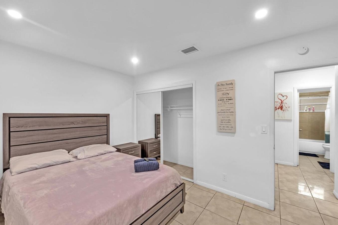 2 Bedroom House Minutes From Beach And Casino Db1 Дания-Бич Экстерьер фото