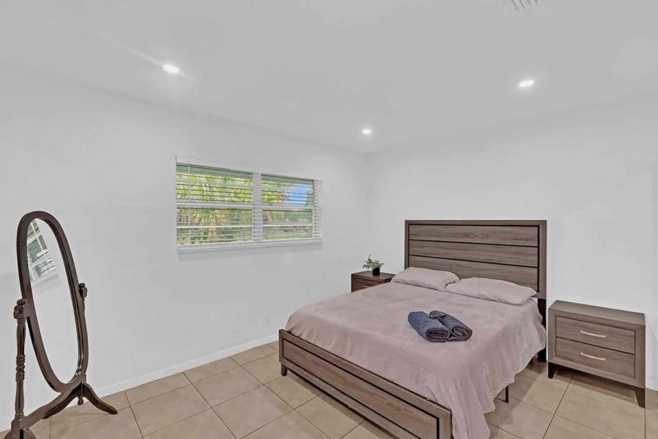 2 Bedroom House Minutes From Beach And Casino Db1 Дания-Бич Экстерьер фото