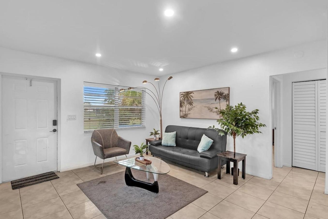 2 Bedroom House Minutes From Beach And Casino Db1 Дания-Бич Экстерьер фото